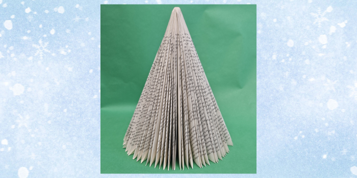 Folded book in the shape of a tree, large at the base, pointed at the top.